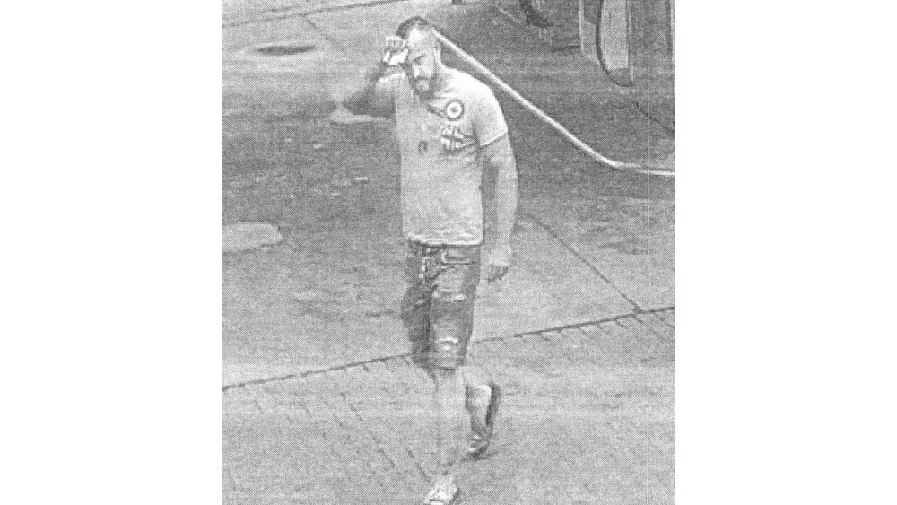 Wizerunek podejrzewanego o uszkodzenie ciała. Rozpoznajesz go?