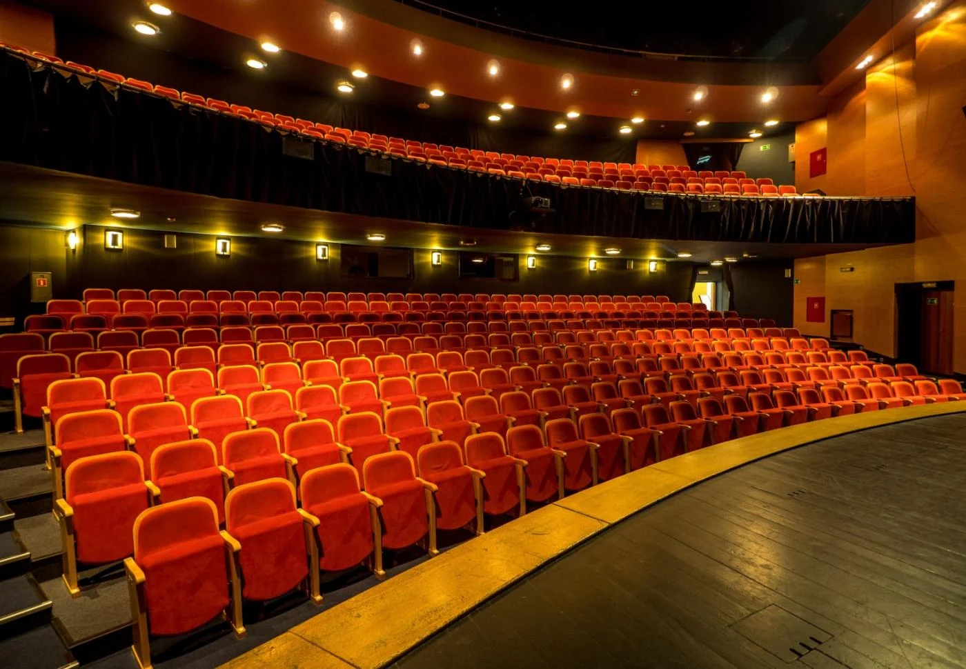 Szycie kostiumów czy produkcja przyłbic - CHCK w czasach epidemii