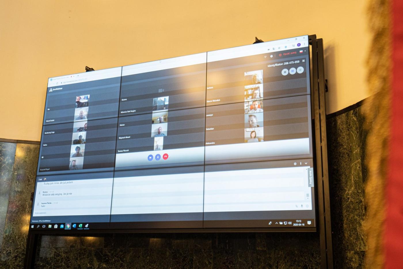 Chorzowscy radni pracowali zdalnie i obradowali przez internet