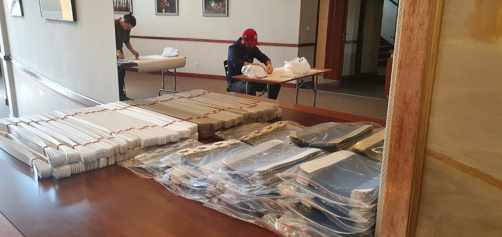 Produkcja przyłbic w ChCK idzie pełną parą!