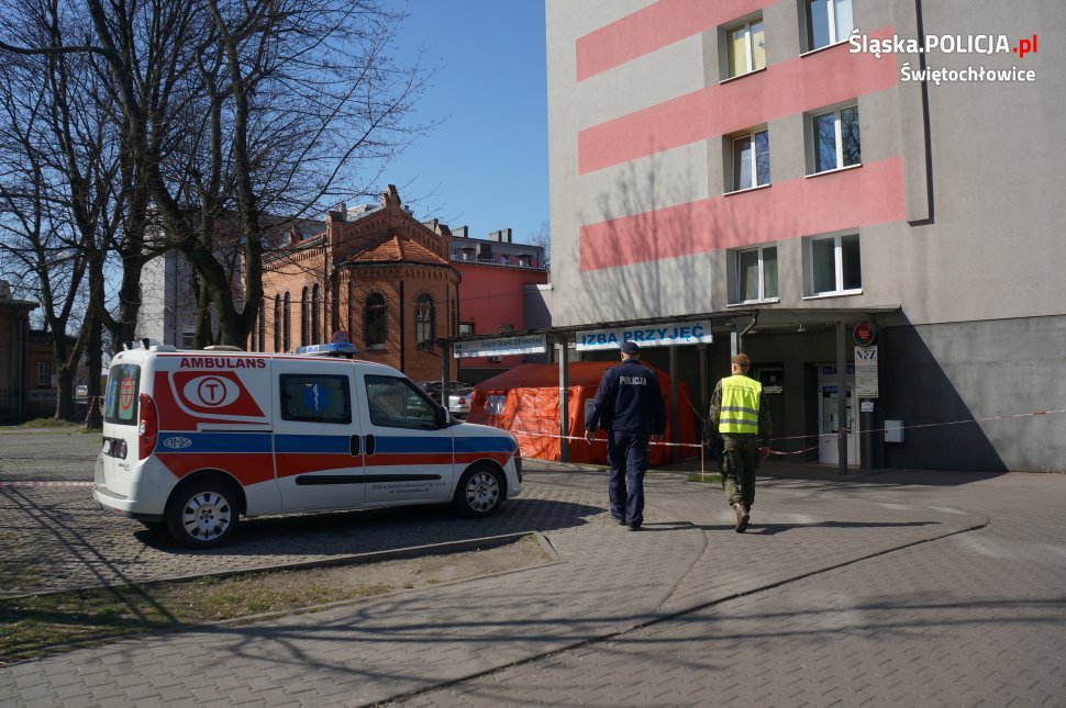 Mundurowi apelują o pozostanie w domach, szczególnie w nadchodzący weekend