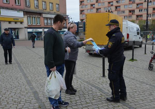 Straż Miejska przypominała - od dziś obowiązkowe maseczki!