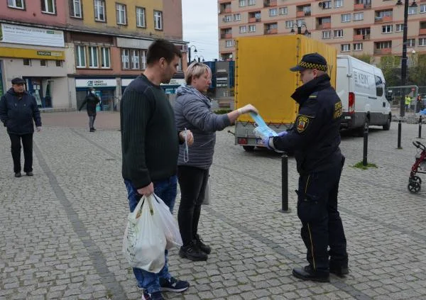 Straż Miejska przypominała - od dziś obowiązkowe maseczki!