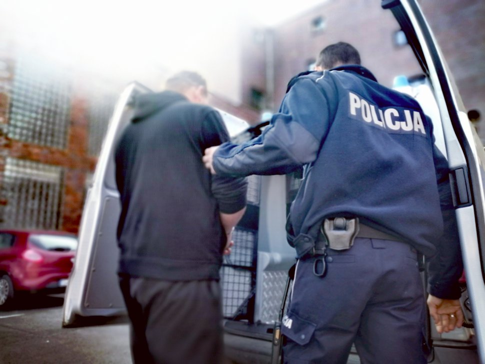 Przywłaszczył 5 samochodów. 37-latek usłyszał zarzuty i został aresztowany