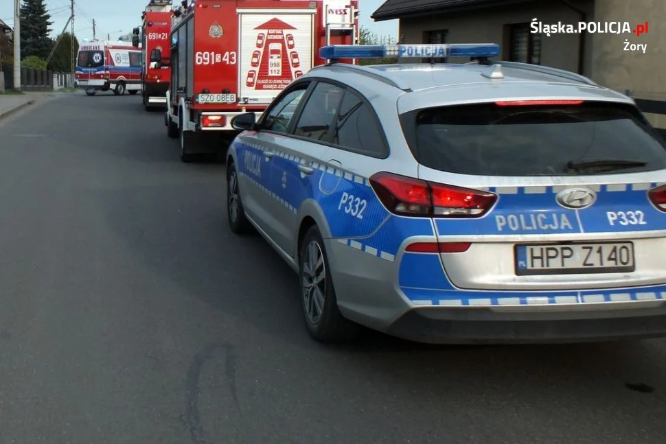 30-latek zasnął za kierownicą i potrącił dwie osoby! Jedna osoba w bardzo ciężkim stanie