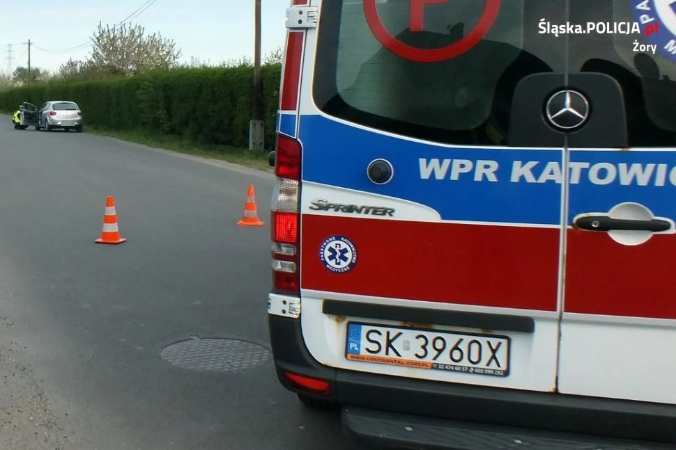 30-latek zasnął za kierownicą i potrącił dwie osoby! Jedna osoba w bardzo ciężkim stanie