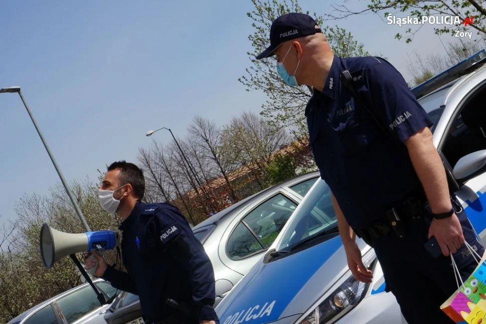 Zorganizowali urodzinową niespodziankę dla chłopca przebywającego w kwarantannie