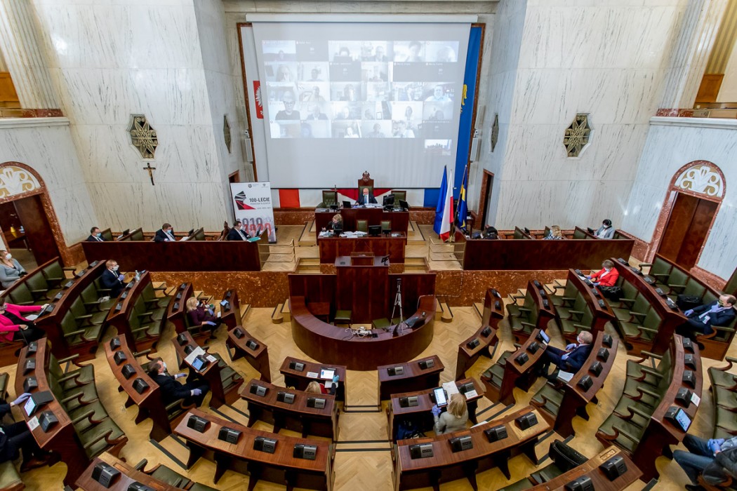 Sejmik dofinansował szpitale. Zdecydowano o przekazaniu 62 mln zł na wsparcie szpitali w regionie