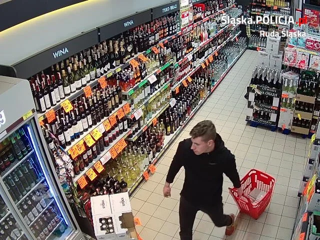 Ten mężczyzna jest podejrzany o kradzież alkoholu i artykułów spożywczych. Poznajesz go?