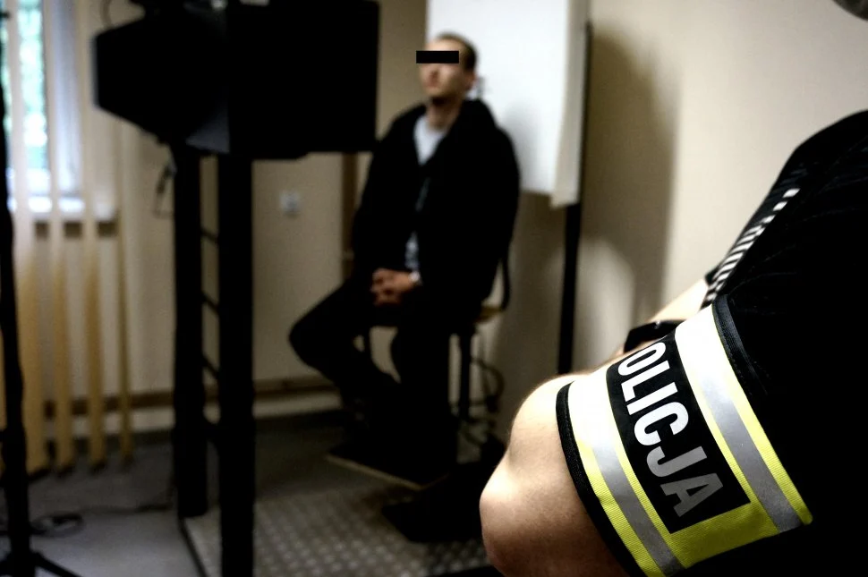 Fałszywy policjant zatrzymany przez rudzkich policjantów. 24-latek usłyszał zarzuty