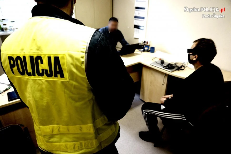 28-latek dokonał wielu oszustw, wyłudzając pieniądze za przedmioty oferowane na portalach