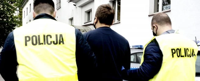 28-latek dokonał wielu oszustw, wyłudzając pieniądze za przedmioty oferowane na portalach