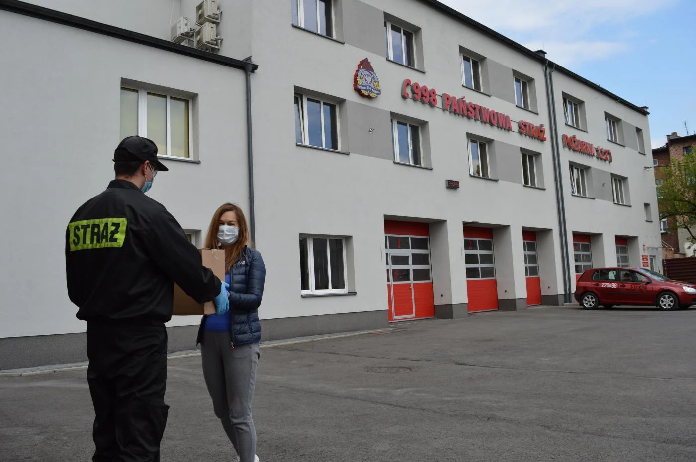 Strażacy wspierają działania służb i instytucji w zwalczaniu zagrożenia koronawirusem