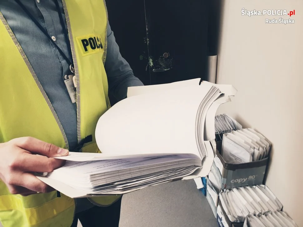 Ponad 10 tys. zarzutów za wyłudzenie blisko 2 mln złotych na wsparcie finansowe dla szkół