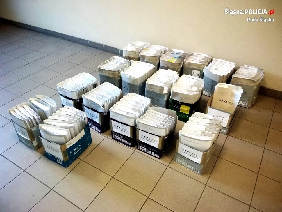 Ponad 10 tys. zarzutów za wyłudzenie blisko 2 mln złotych na wsparcie finansowe dla szkół