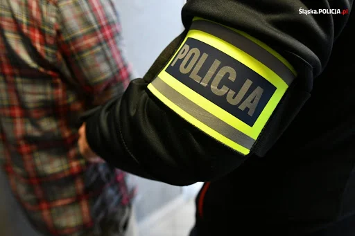 Pracownik firmy kurierskiej kradł przedmioty z przesyłek! Co mu grozi?