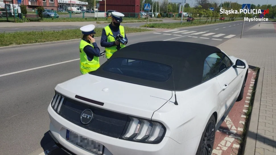 41-latek wpadł podczas akcji "Bezpieczny pieszy". Pędził mustangiem 123 km/h!