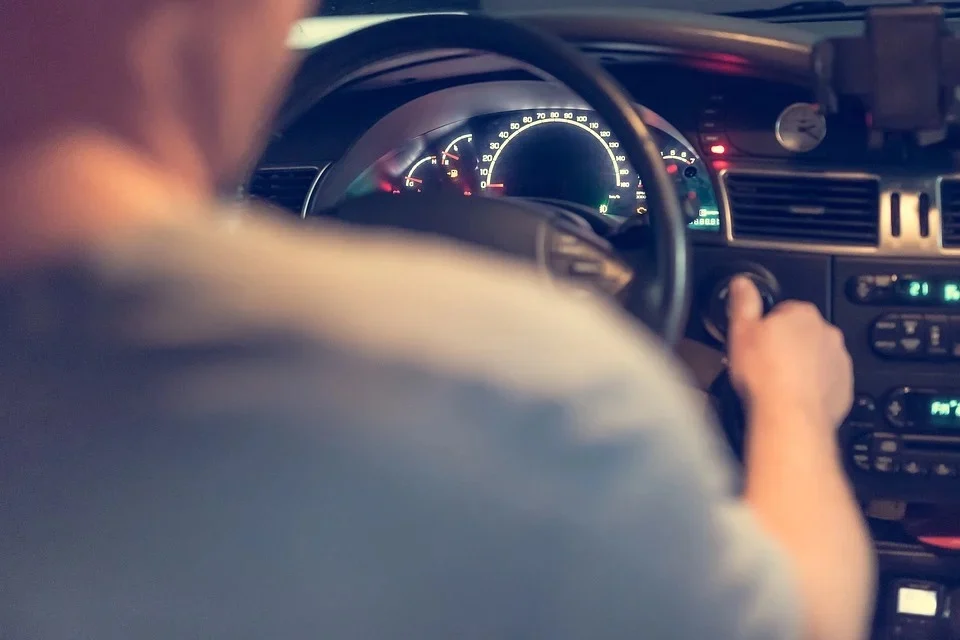 36-letni mężczyzna pędził 133 km/h w terenie zabudowanym!