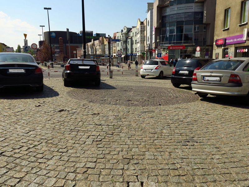 Rybnickie Służby Komunalne przygotują skwer z drzewami i ławkami w miejsce parkingu