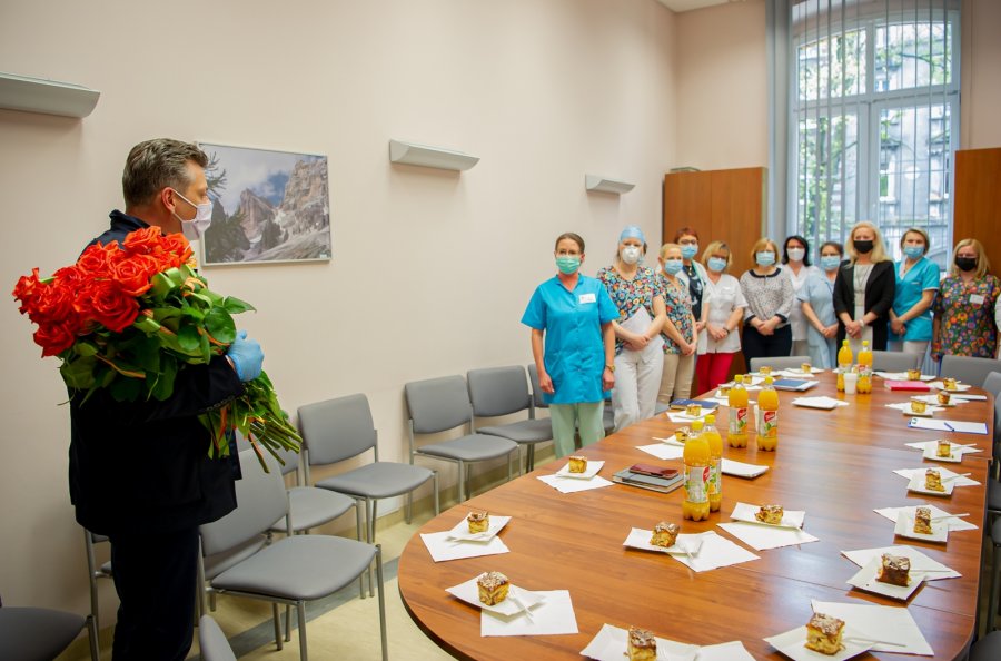 Prezydent Bytomia Mariusz Wołosz odwiedził pielęgniarki