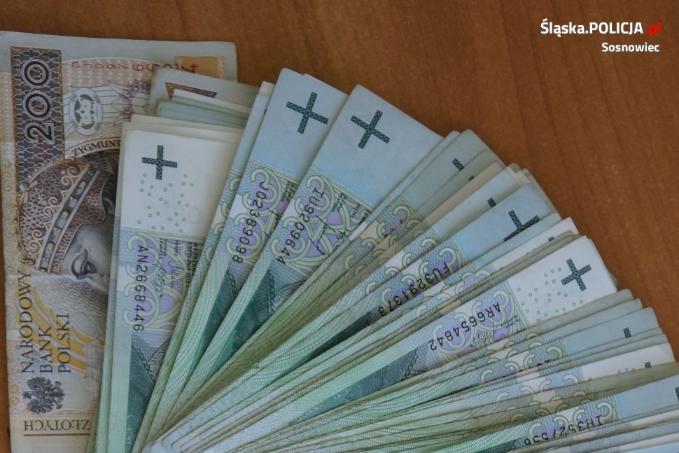Sosnowieccy policjanci pomogli odnaleźć właściciela zgubionej gotówki