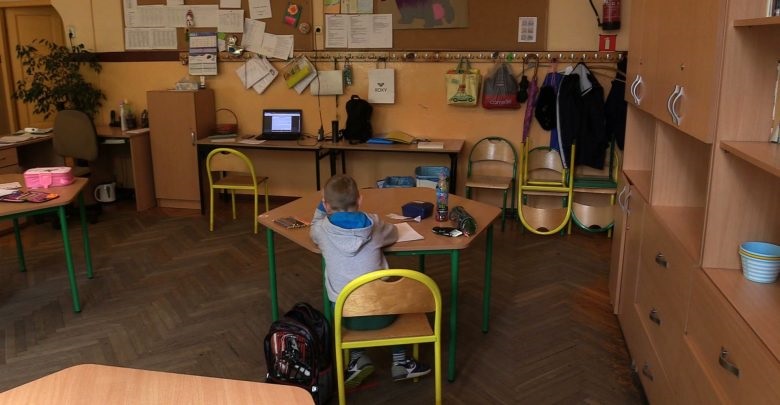 Śląskie: Puste klasy, mało dzieci. Niewielkie zainteresowanie otwartymi szkołami