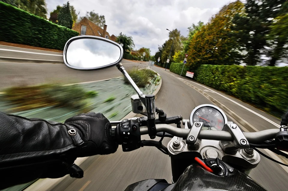 Trwa sezon motocyklowy. Mikołowska policja apeluje o ostrożną jazdę