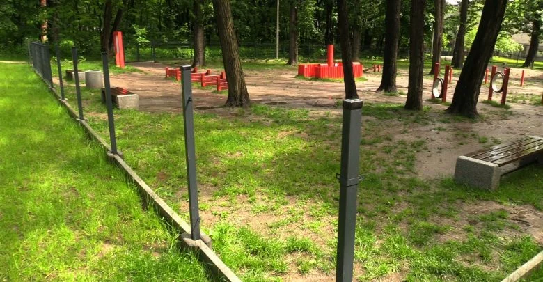 Katowice: Ktoś ukradł ogrodzenie z wybiegu dla psów!