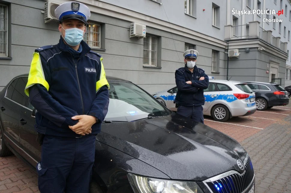 Policjanci z Chorzowa eskortowali do szpitala samochód z rodzącą kobietą
