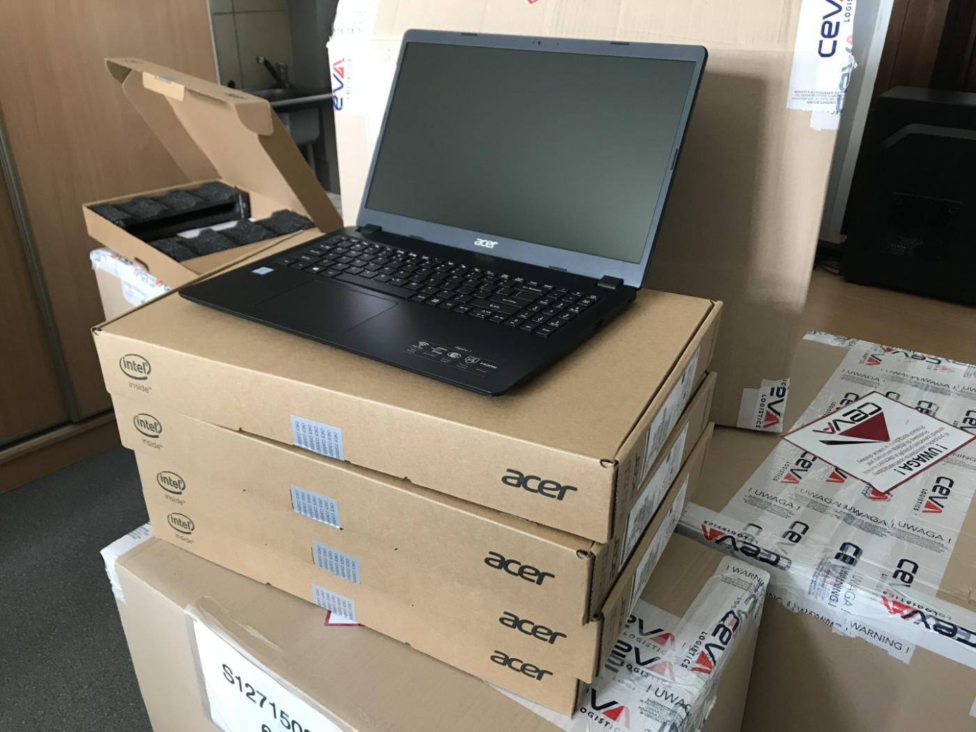 45 laptopów do zdalnego nauczania dla chorzowskich szkół