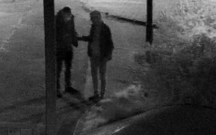 Podejrzani o zniszczenie mienia przy ul. Wiśniowej. Rozpoznajesz tych mężczyzn?