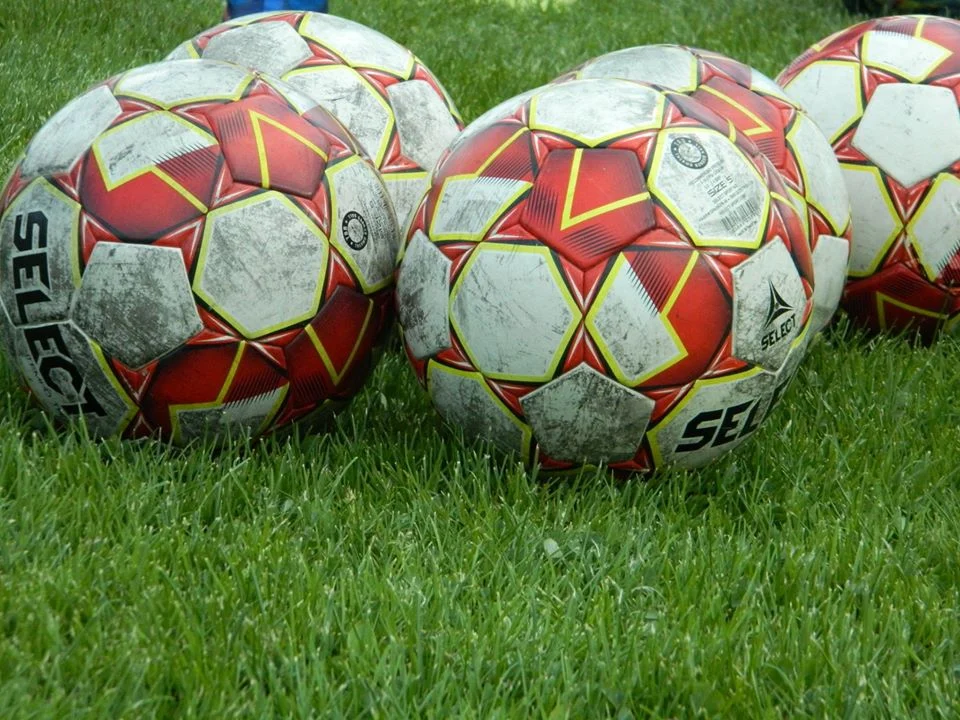 Stadion OSiR "Skałka" im. P. Waloszka powoli zaczyna się zapełniać sportowcami