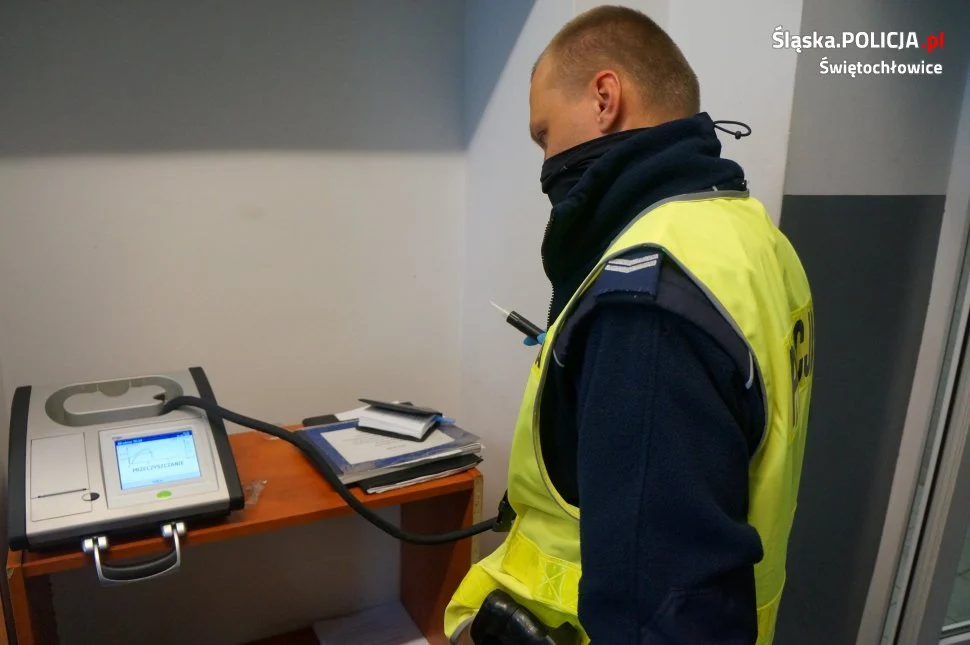 Policjant po służbie zatrzymał pijanego kierowcę. Mężczyzna miał blisko 2 promile