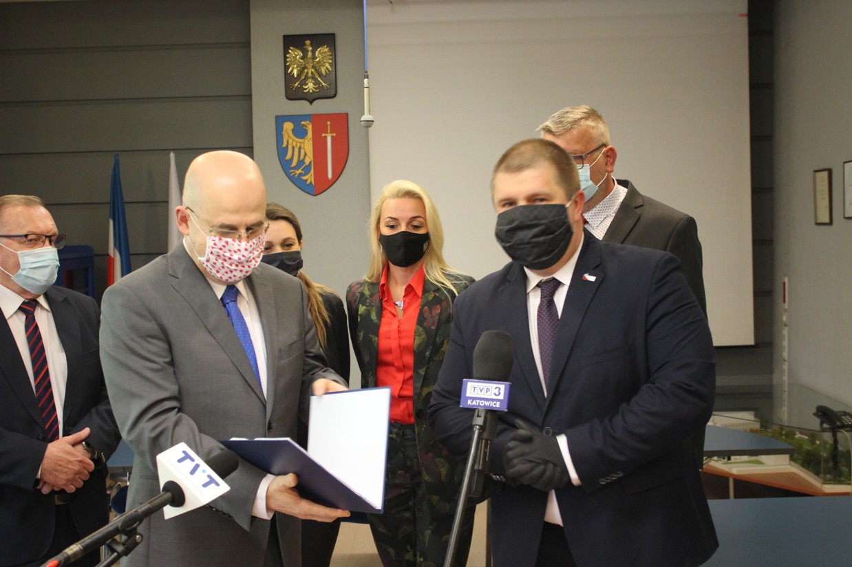 Umowa na dofinansowanie ekologicznego basenu w Roju już podpisana