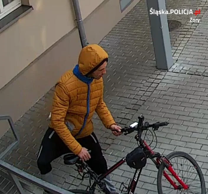 Ten mężczyzna jest podejrzany o kradzież roweru. Poznajesz go?