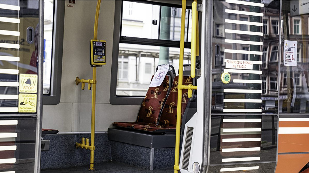 ZTM: Więcej pasażerów może jeździć autobusami, tramwajami i trolejbusami. Sprawdź jakie są limity