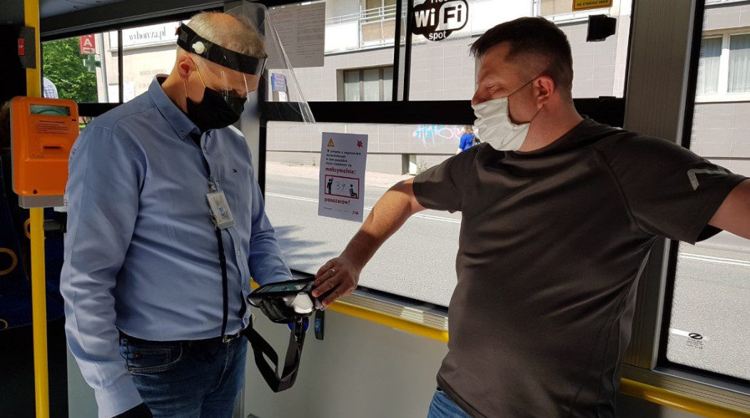 Gapowicze płacą już zbliżeniowo. ZTM przeprowadza częstsze kontrole!