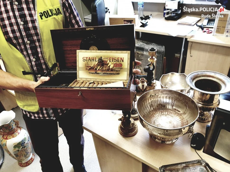 Rudzcy policjanci odzyskali rodzinne pamiątki skradzione w Niemczech