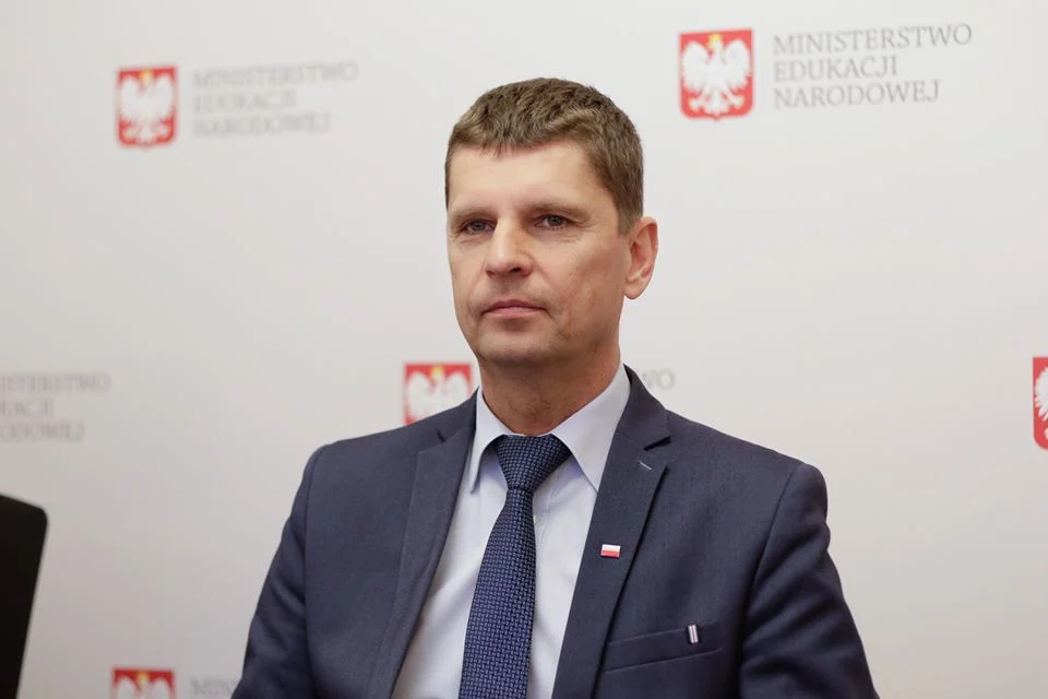 Ministerstwo Edukacji: Przed wakacjami uczniowie nie wrócą do szkół!