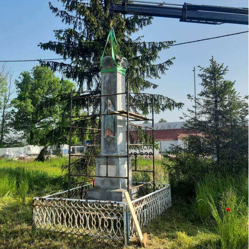 Renowacja zabytkowego krzyża w Tychach