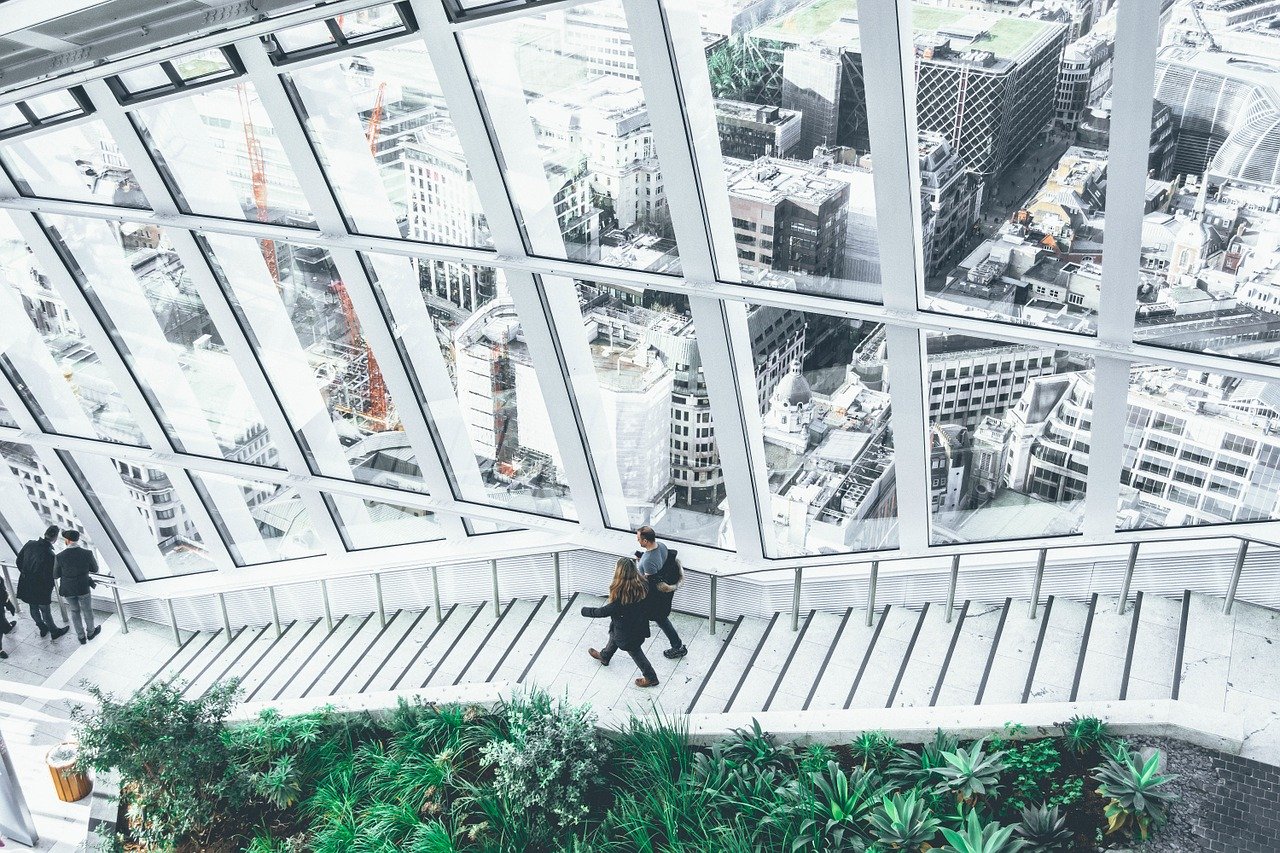 Jak wykorzystuje się okucia do szkła?