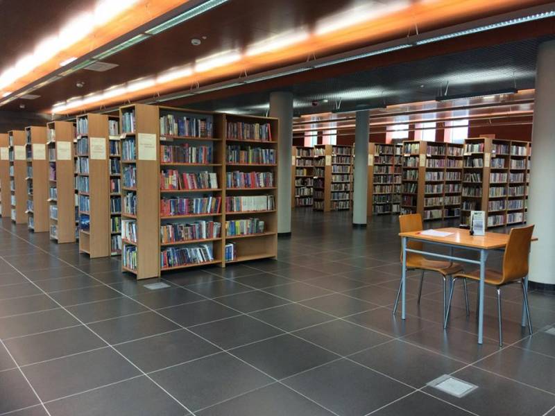 Dostęp do półek bibliotecznych wznowiony