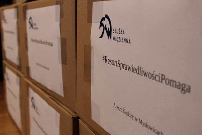 Maseczki uszyte w areszcie