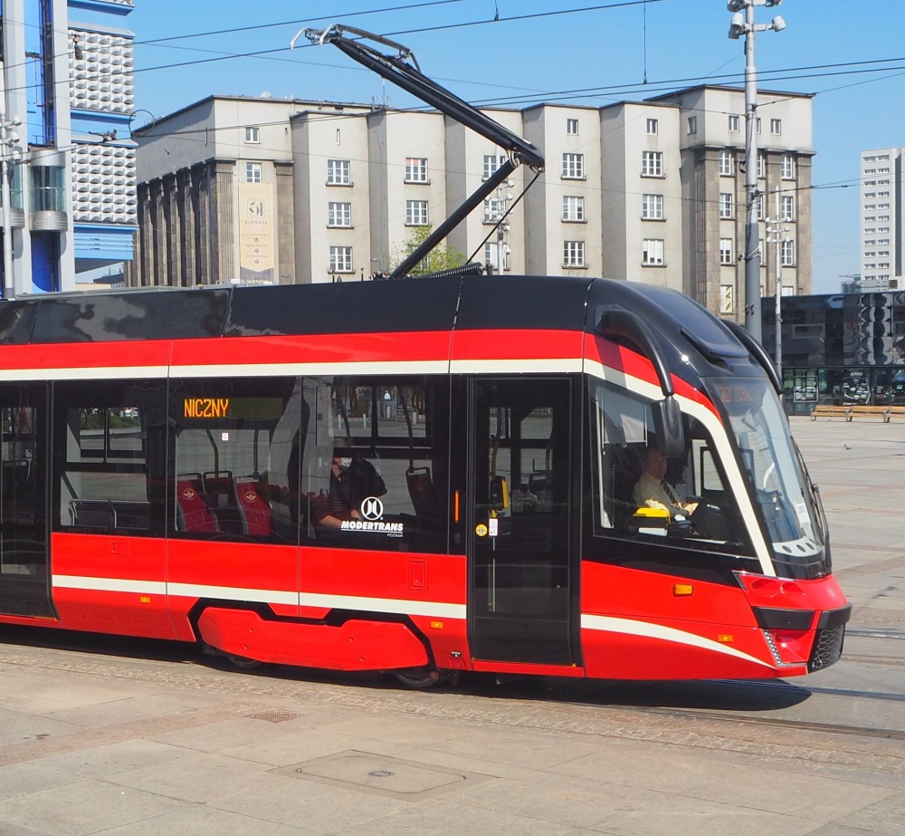 Nowy tramwaj Moderus MF 10 AC wyrusza na linię