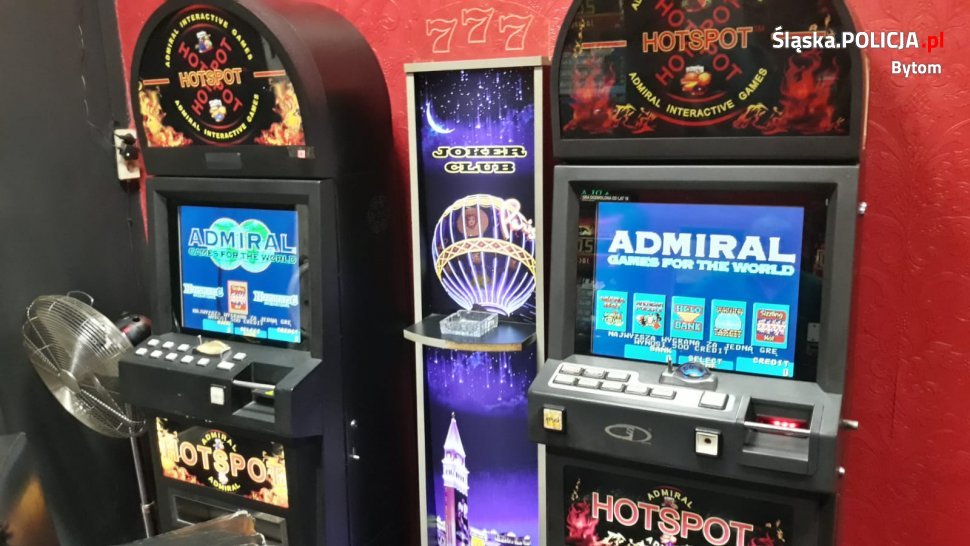 Policjanci i celnicy zabezpieczyli nielegalne automaty w Bytomiu