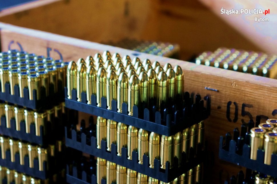 Policjanci podczas treningu strzeleckiego