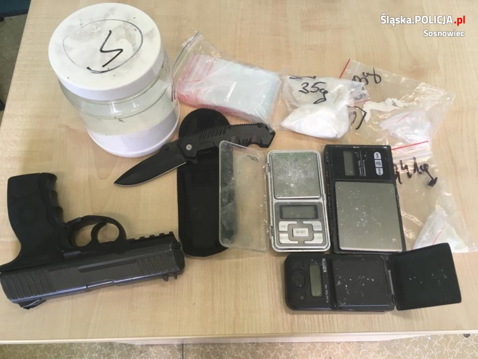 Ponad 2250 porcji amfetaminy w garażu