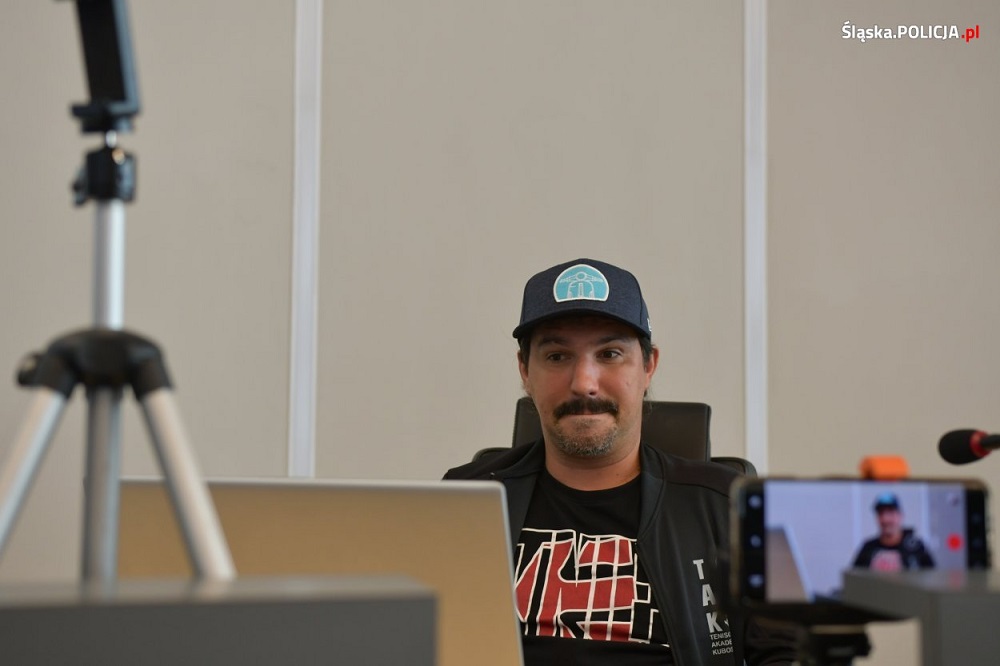 Kolejna odsłona akcji, w której znane osoby komentują zachowania kierowców