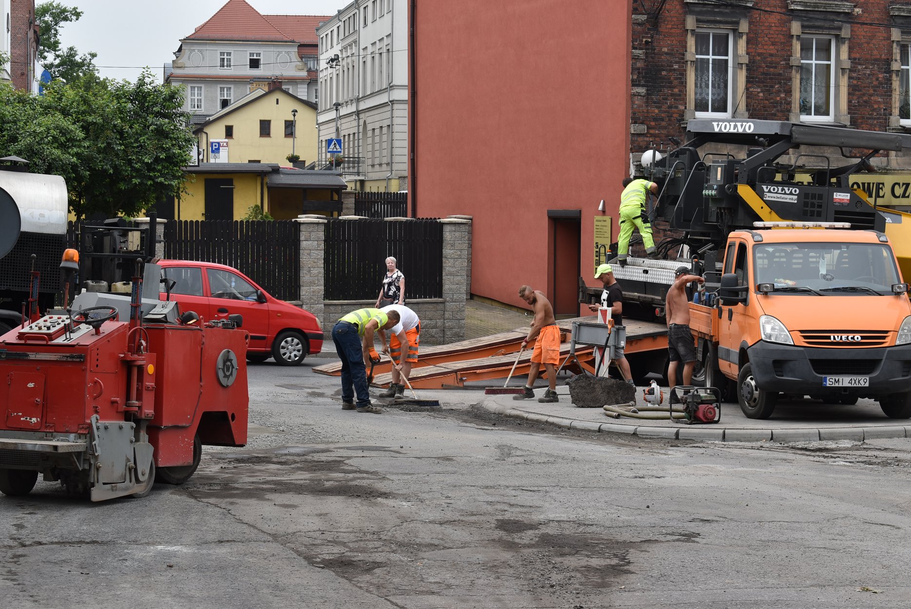 Trwa remont parkingu przed przychodnią wielospecjalistyczną przy ul. Okrzei