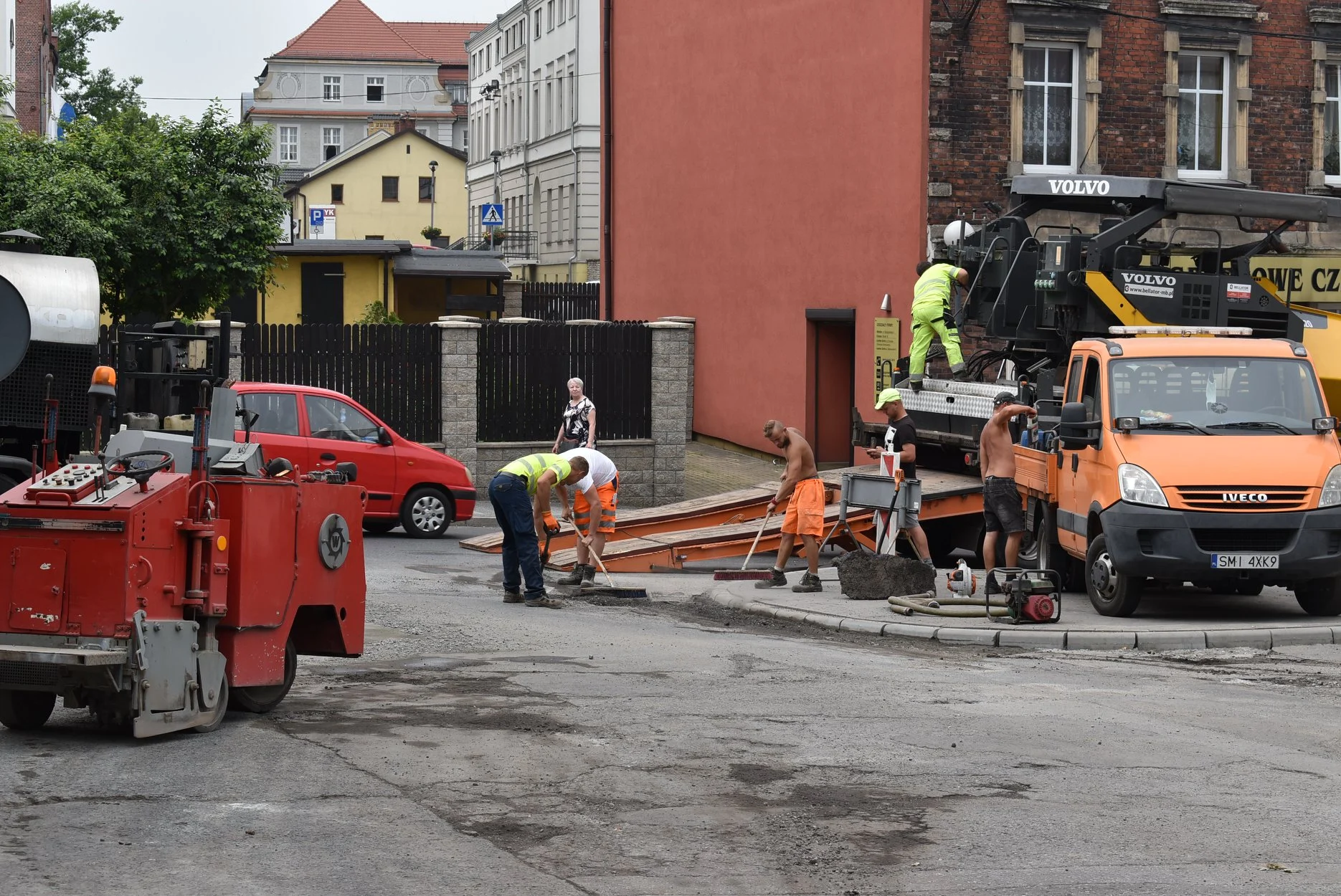 Trwa remont parkingu przed przychodnią wielospecjalistyczną przy ul. Okrzei